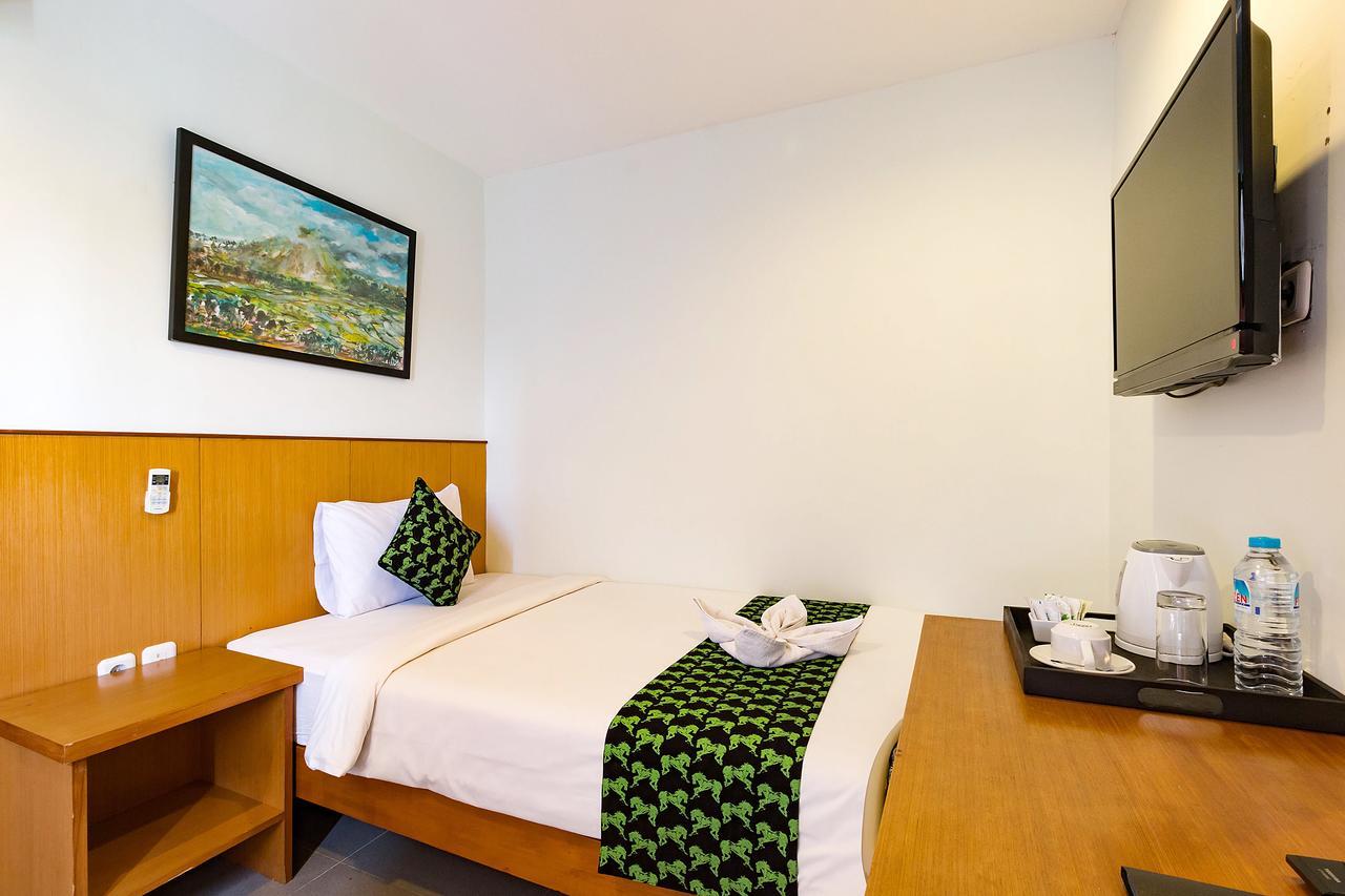 Hadi Poetra Hotel Кута Экстерьер фото